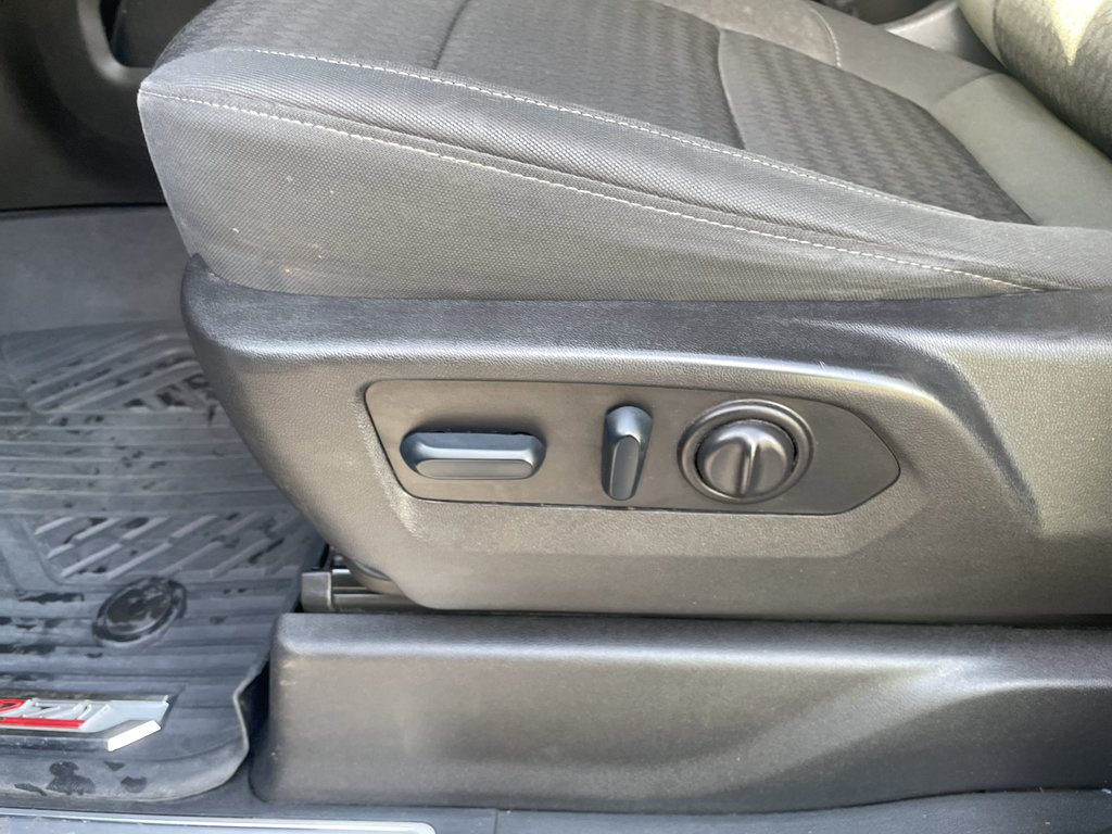 Used 2022 Chevrolet Silverado 1500 RST AWD/4WD image 29