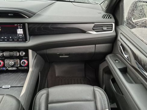Used 2022 GMC Yukon Denali w/ Denali Premium Package AWD/4WD image 25