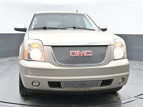 Used 2013 GMC Yukon XL Denali image 3