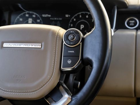Used 2017 Land Rover Range Rover HSE image 18