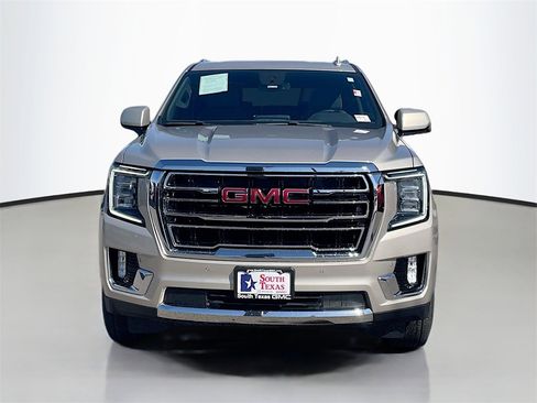 Used 2024 GMC Yukon XL SLT w/ SLT Luxury Package image 2