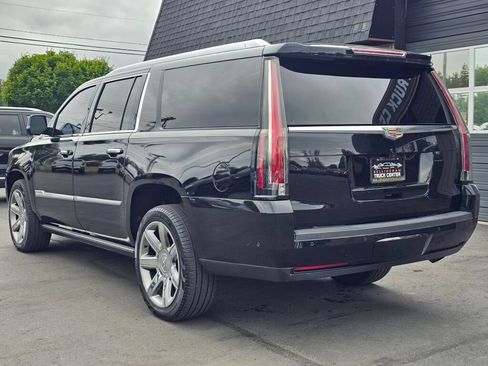 Used 2017 Cadillac Escalade ESV Premium Luxury AWD/4WD image 3