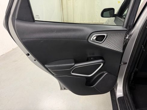 Used 2022 Kia Soul LX FWD image 15