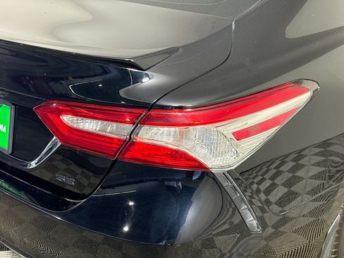 Used 2020 Toyota Camry SE FWD image 33