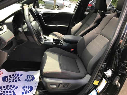 Used 2021 Toyota RAV4 SE w/ Weather & Moonroof Package AWD/4WD image 27