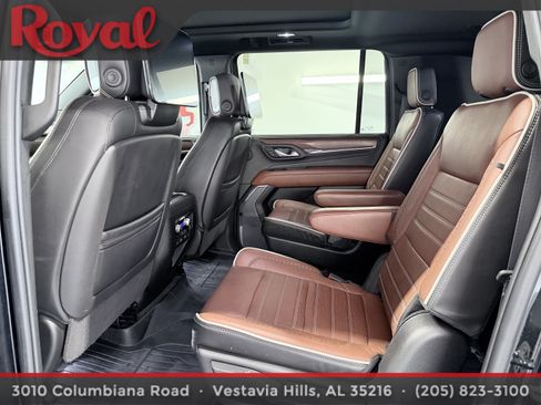 Used 2023 GMC Yukon XL Denali Ultimate AWD/4WD image 12
