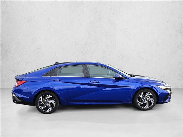 Used 2025 Hyundai Elantra SEL FWD image 4