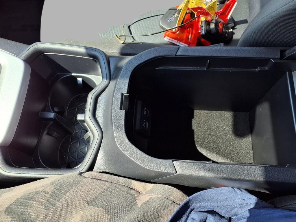 Used 2025 Toyota RAV4 XLE AWD/4WD image 13