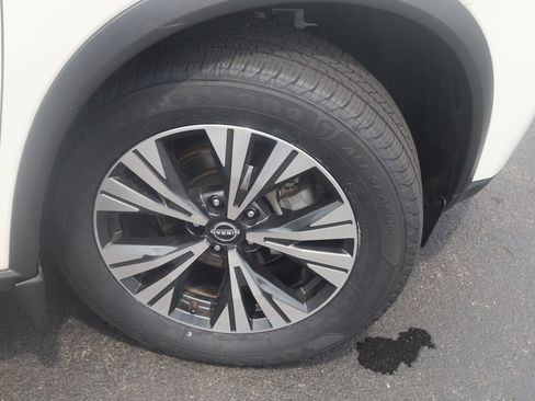 Used 2023 Nissan Rogue SV AWD/4WD image 11
