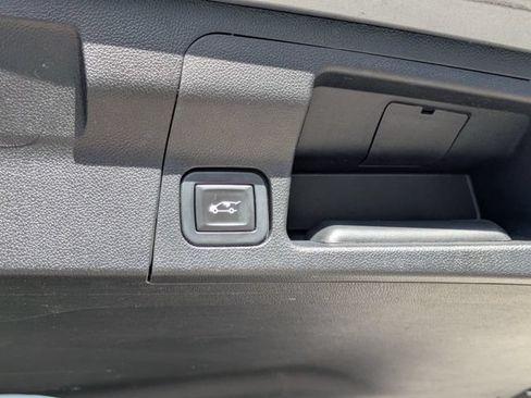 Used 2020 GMC Acadia SLE w/ Driver Convenience Package FWD image 13