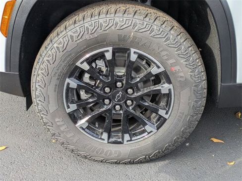 New 2026 Chevrolet Traverse Z71 w/ Driver Confidence Package image 32