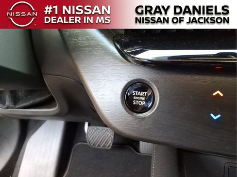 Certified 2025 Nissan Murano Platinum w/ Cargo Package image 17