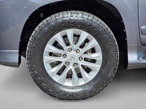 Used 2017 Lexus GX 460 Premium w/ Premium Package image 24