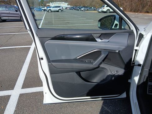 New 2026 Volkswagen Tiguan SEL R-Line image 10