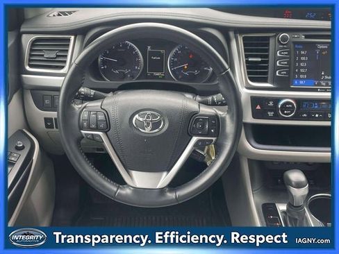 Certified 2019 Toyota Highlander Plus image 16