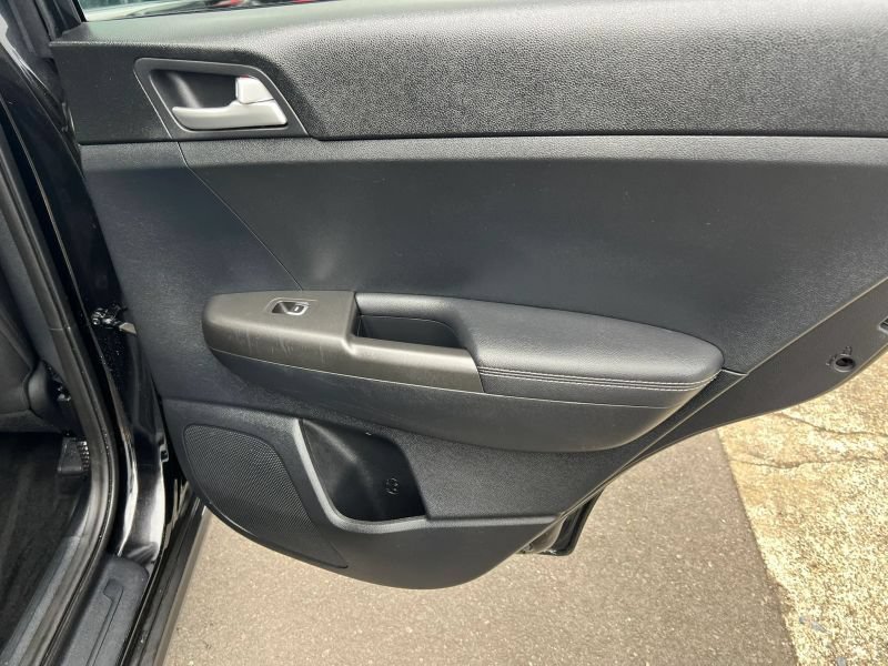 Used 2020 Kia Sportage LX AWD/4WD image 11
