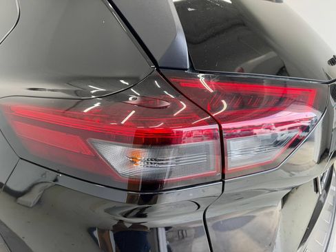 Used 2022 Nissan Rogue SV FWD image 32