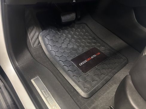 Used 2023 GMC Yukon Denali w/ Advanced Technology Package image 16