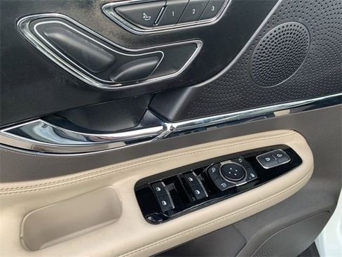 Used 2024 Lincoln Corsair AWD image 24