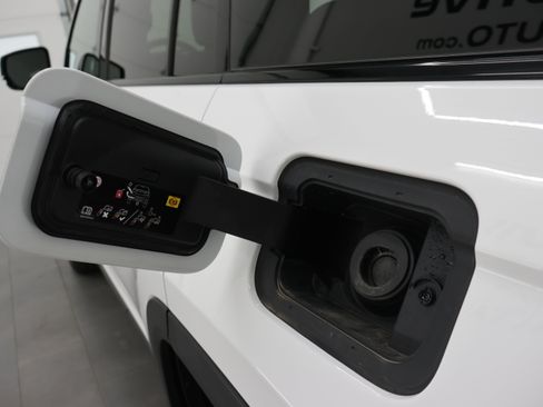 Used 2023 Jeep Grand Cherokee Altitude AWD/4WD image 32