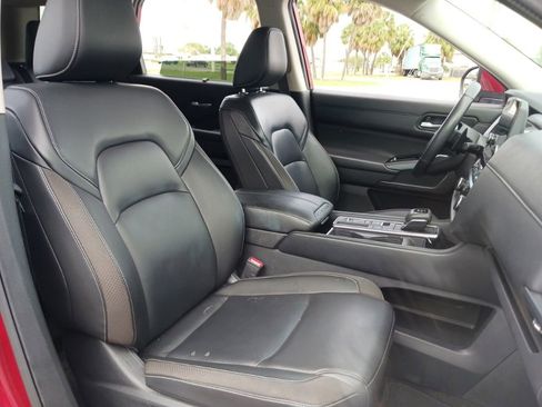 Used 2025 Nissan Pathfinder SL FWD image 16