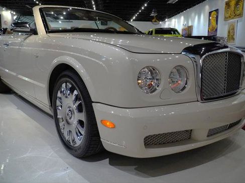 Used 2008 Bentley Azure RWD image 3