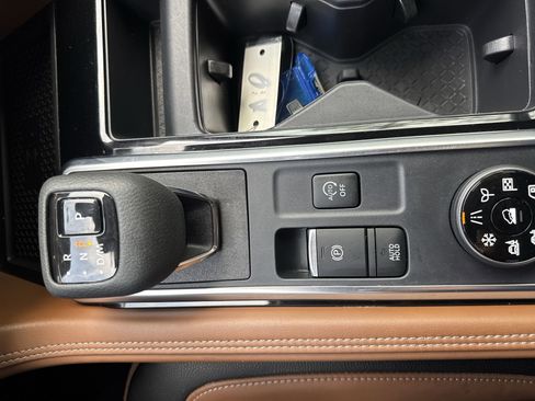 Used 2023 Nissan Pathfinder Platinum AWD/4WD image 19