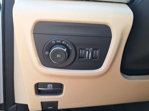 Used 2025 Jeep Grand Cherokee L Limited w/ Luxury Tech Group II RWD image 26