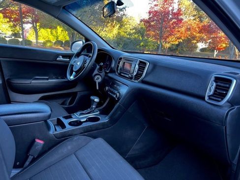 Used 2018 Kia Sportage LX image 23