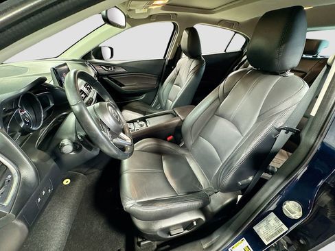 Used 2018 MAZDA MAZDA3 Grand Touring w/ Premium Equipment Package image 12