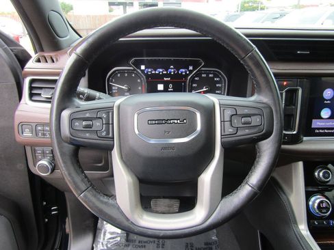 Used 2021 GMC Yukon XL Denali w/ Denali Premium Package AWD/4WD image 17