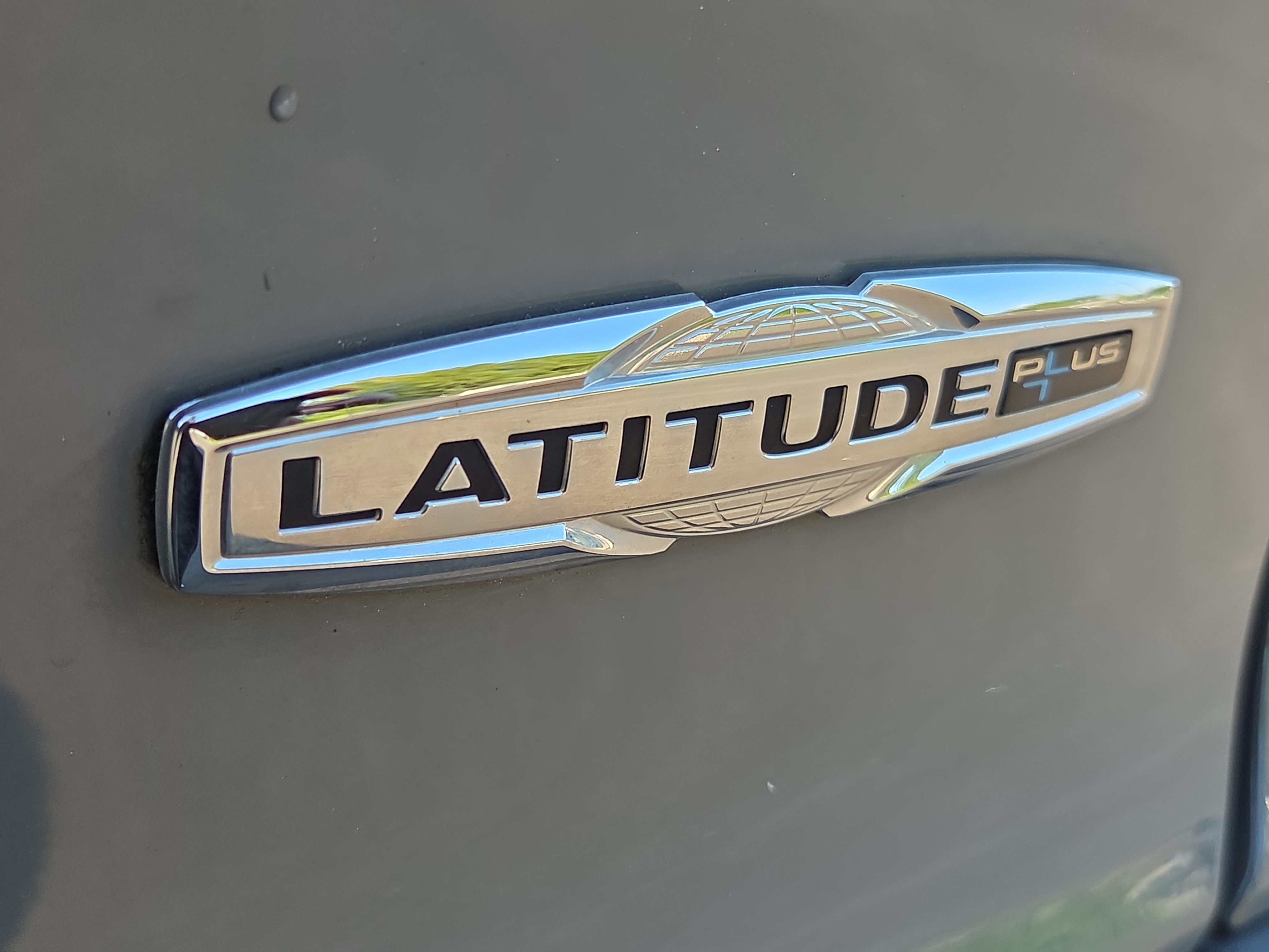 Used 2019 Jeep Cherokee Latitude Plus FWD image 32