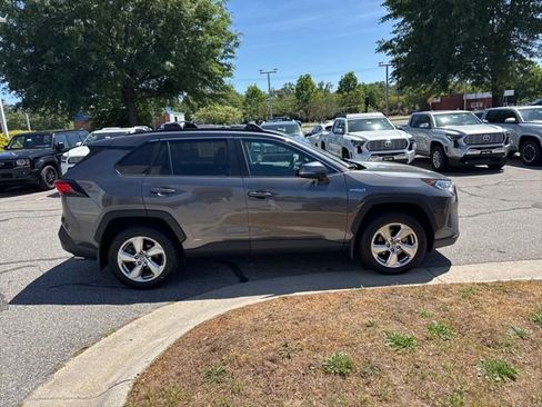 Used 2021 Toyota RAV4 XLE Premium AWD/4WD image 6