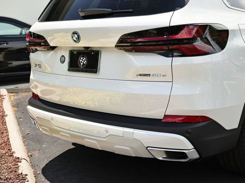 New 2026 BMW X5 xDrive50e w/ Premium Package AWD/4WD image 9