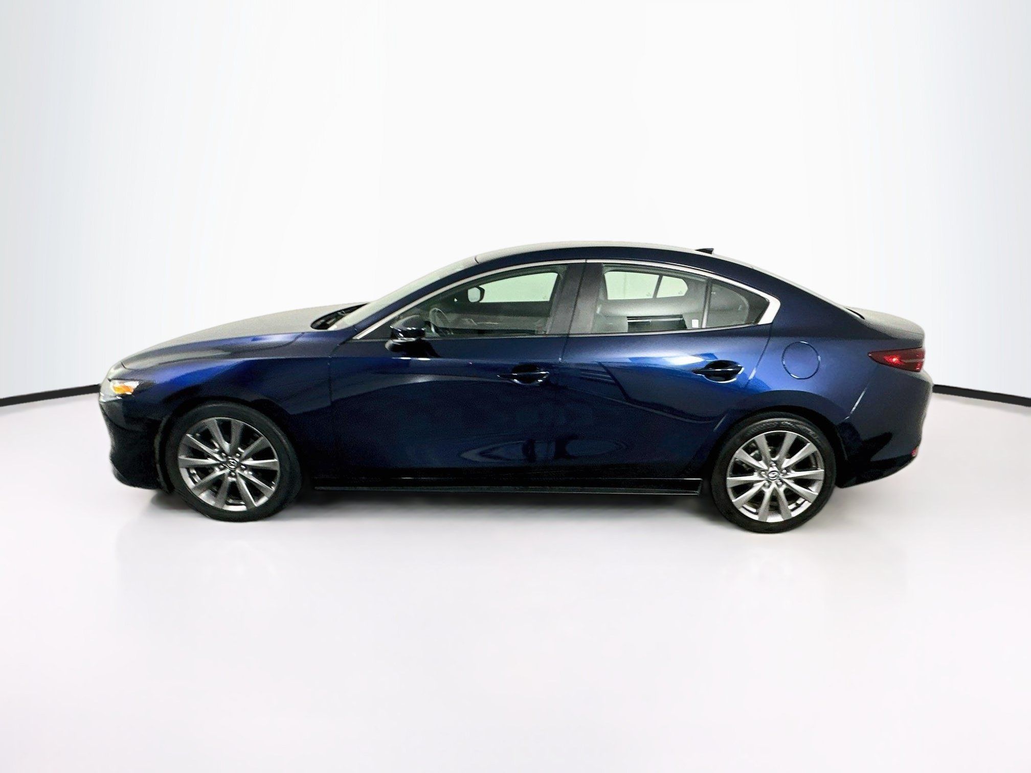 Used 2019 MAZDA MAZDA3 Sedan w/ Preferred Package FWD image 4