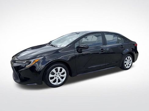 Used 2024 Toyota Corolla LE FWD image 3