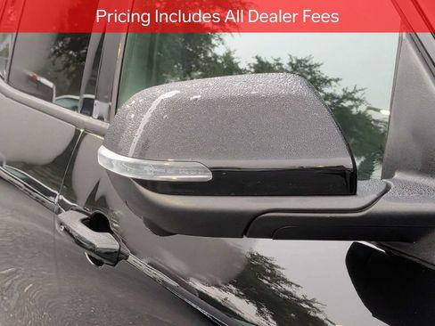 Used 2024 Chevrolet Traverse RS FWD image 12