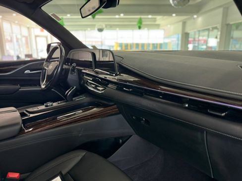 Used 2023 Cadillac Escalade ESV Luxury image 17