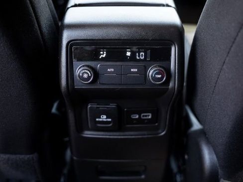 Used 2023 GMC Acadia SLE w/ Driver Convenience Package FWD image 32