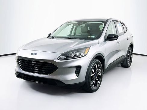 Used 2022 Ford Escape SE w/ SE Sport Appearance Package AWD/4WD image 3
