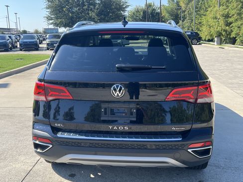 Certified 2024 Volkswagen Taos SEL AWD/4WD image 8