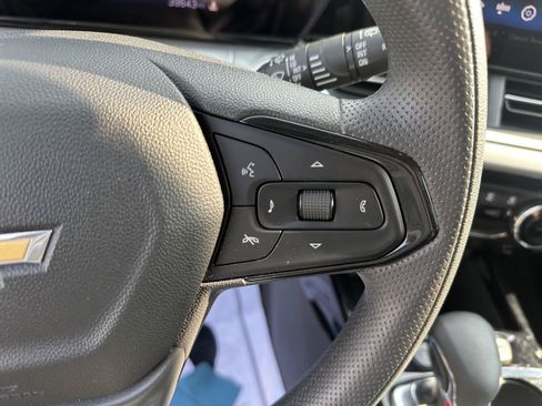 Used 2025 Chevrolet Trax LT FWD image 24