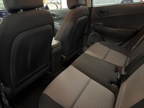 Used 2022 Hyundai Kona SE image 12