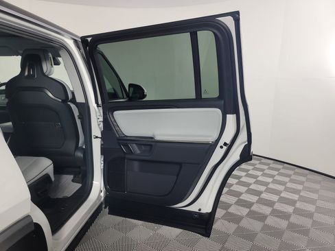 Used 2024 Rivian R1S Adventure image 19