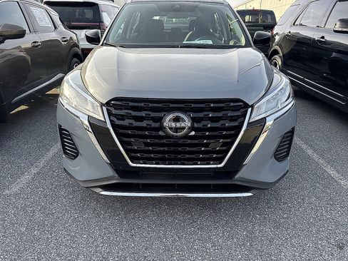 Certified 2023 Nissan Kicks SV image 2