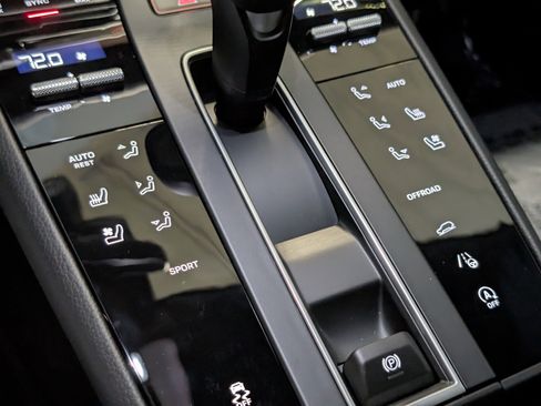 New 2026 Porsche Macan image 38