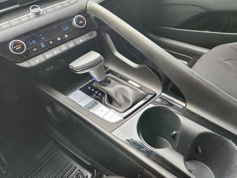 Used 2025 Hyundai Elantra SEL image 18