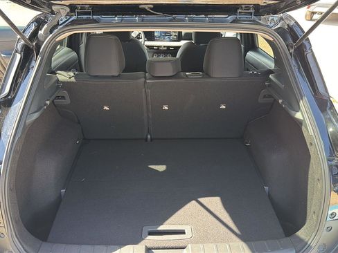 Used 2025 Nissan Kicks SV FWD image 13