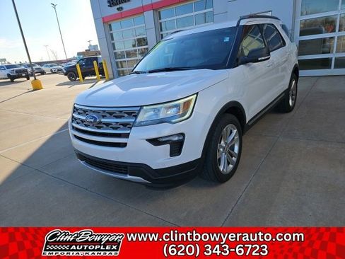 Used 2019 Ford Explorer XLT w/ Equipment Group 202A image 4