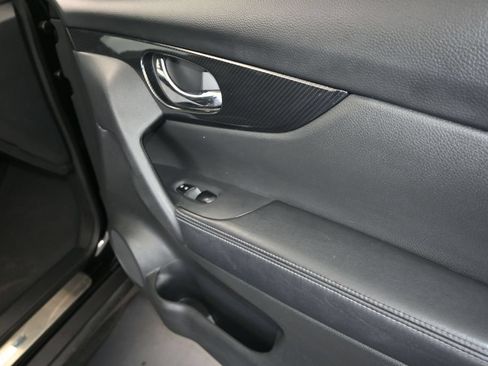 Used 2018 Nissan Rogue SL FWD image 22